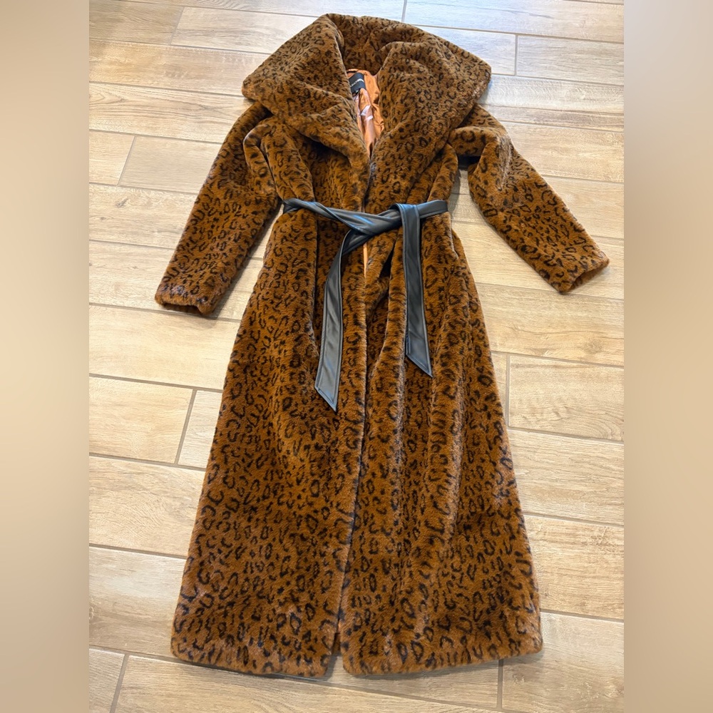 Fashion Nova Night At The Met Faux Fur Coat XS New with tags - Picture 4 of 8